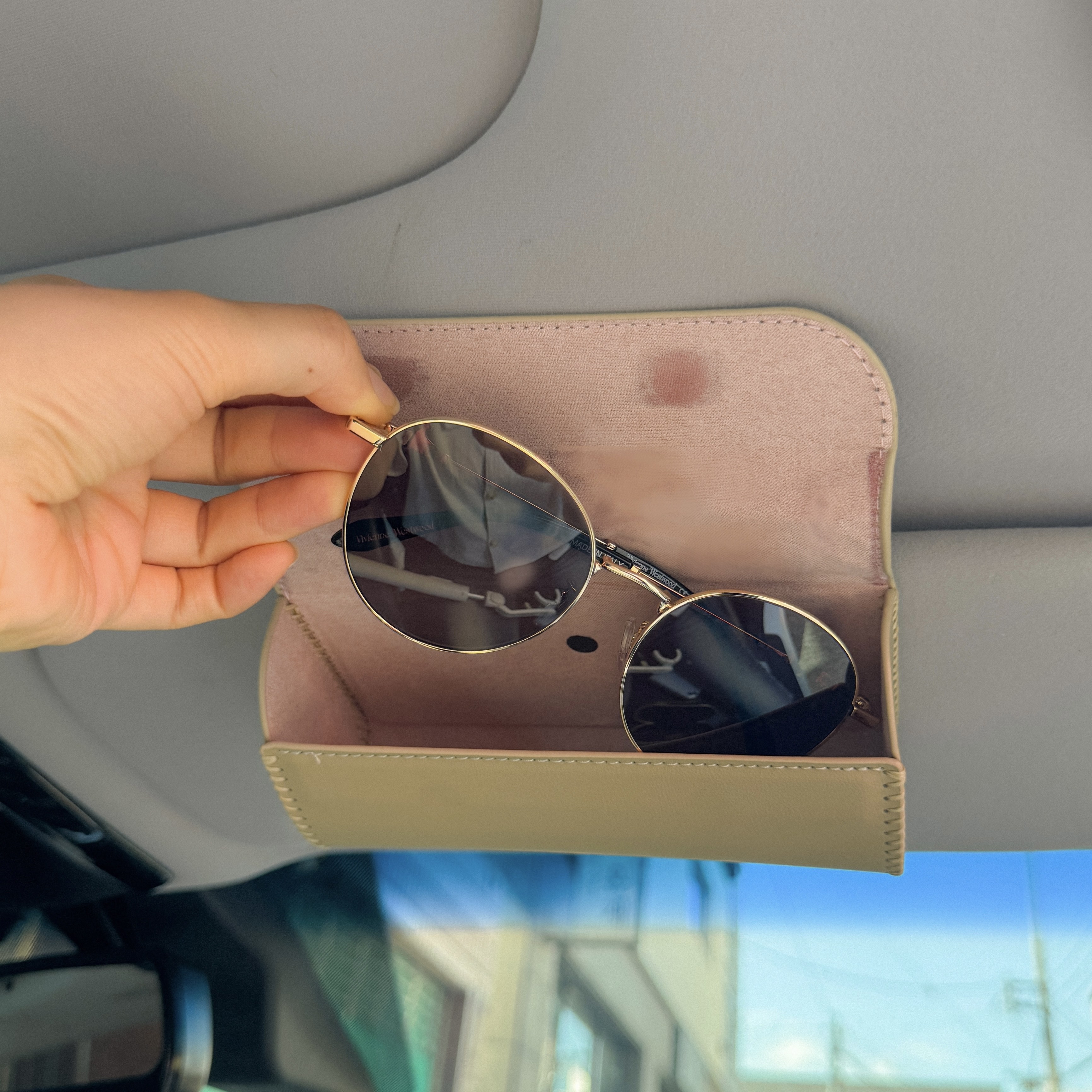 루킨랩 빠른수납 차량 선글라스 가죽 케이스 클립, 1개, 베이지 18,400원