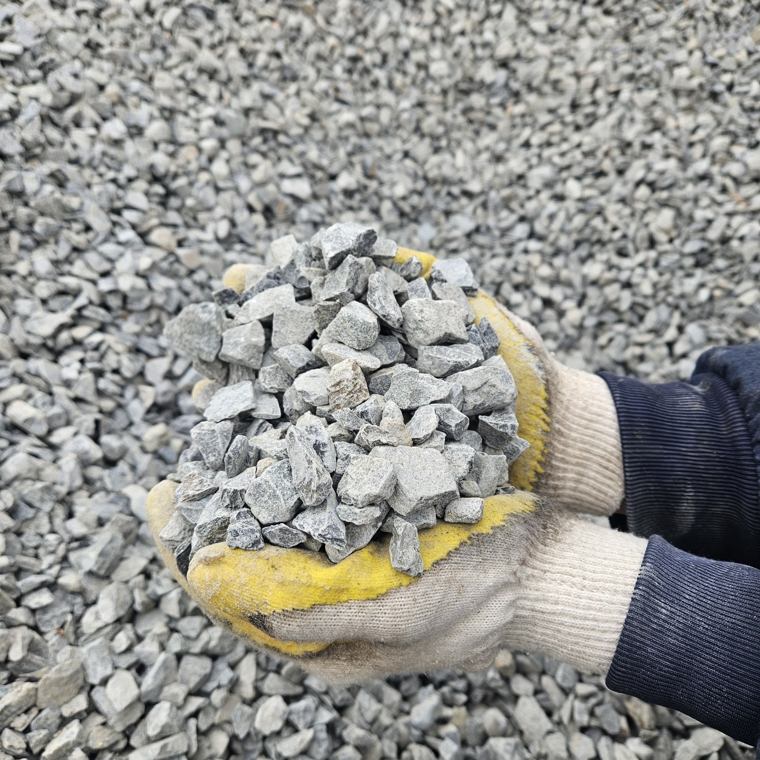 [ 25kg ] 프리미엄 파쇄석 자갈 고급파쇄석 [With보도블럭] 원예 가드닝 인테리어 홈테리어 마당 정원 화단 9,900원