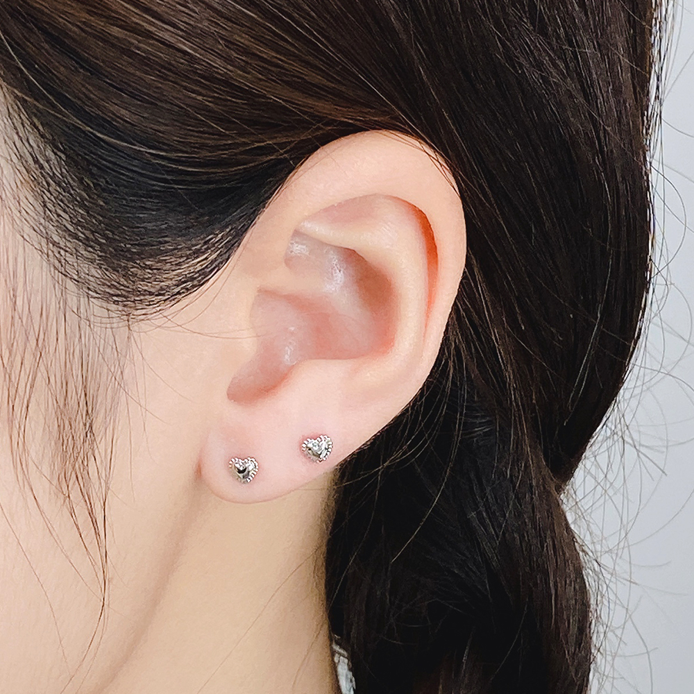 젤루나 여성용 써지컬 미니 하트 플랫 스터드 귀꾸 아웃컨츠 바벨 볼타입 귀걸이 9,010원