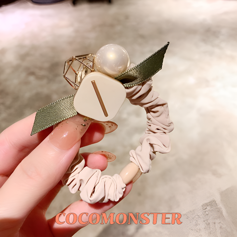 COCOMONSTER 프리미엄 달랑이 진주 큐빅 머리끈 올림머리 헤어끈 12,600원