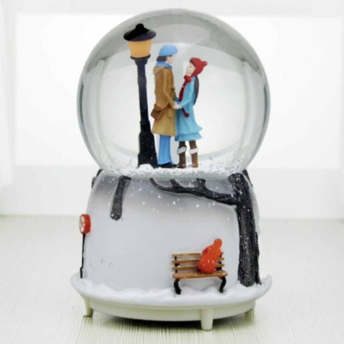 파인큐브 크리스탈 눈내리는 스노우볼 오르골 21,900원