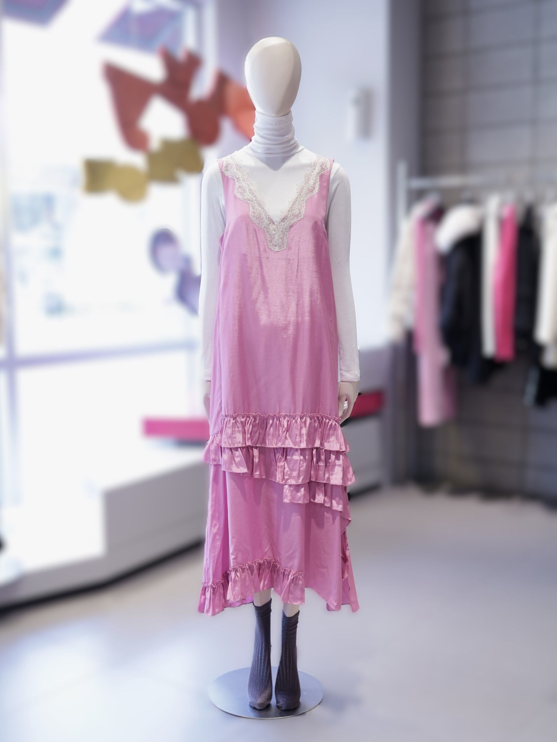 [백화점출고] 럭키슈에뜨 LFDAS25030PIX 레이스 콤비 프릴 슬립 579,300원