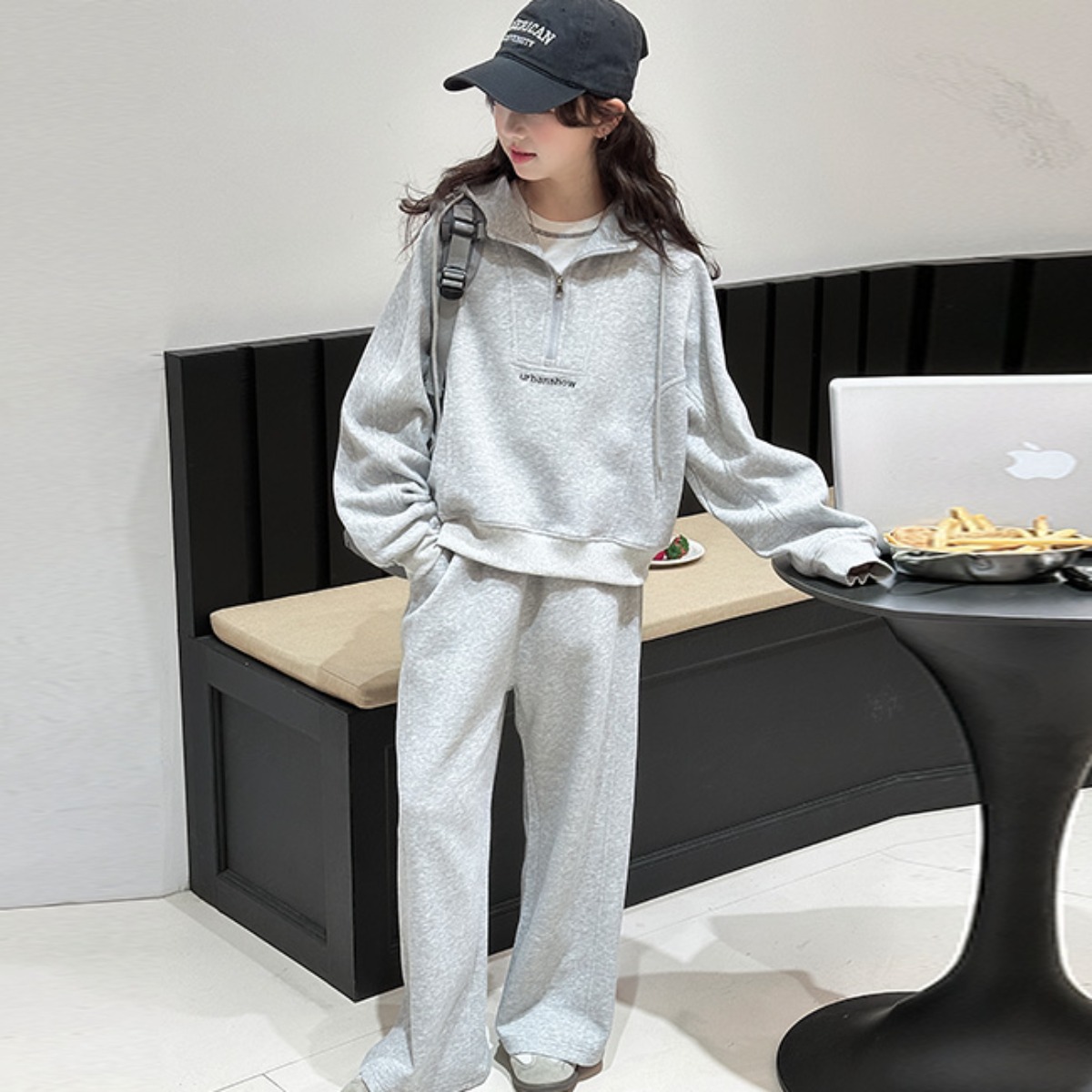 비비키드 여아 봄 가을 영문 레터링 반집업 후드티 초등생 긴팔 상의 초중생 하의 긴바지 주니어 세트 초등생 상의+하의 (회색글자 포인트) 43,800원