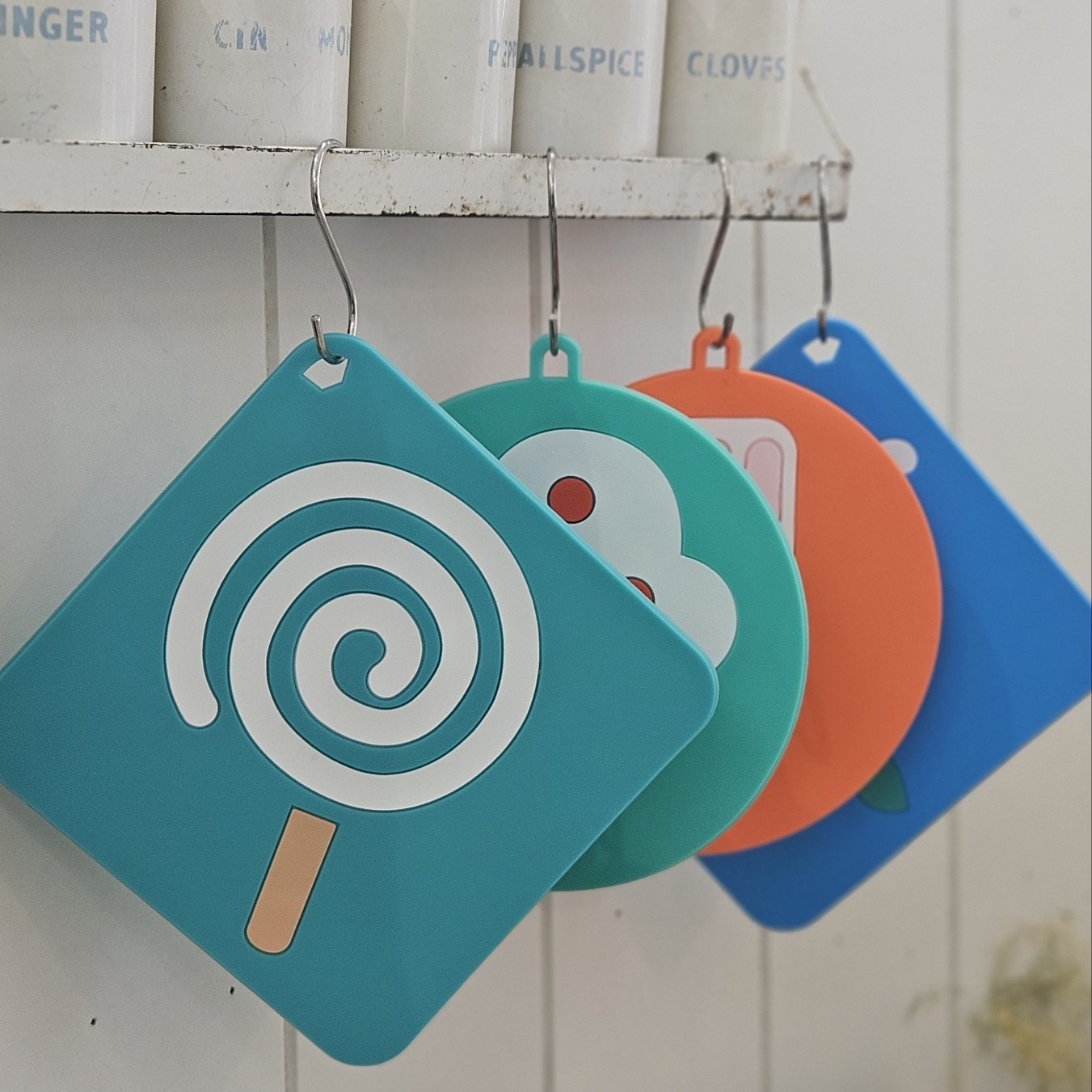 로투스비 펀펀 실리콘 냄비받침 4P 세트, 혼합색상, 1개 13,900원