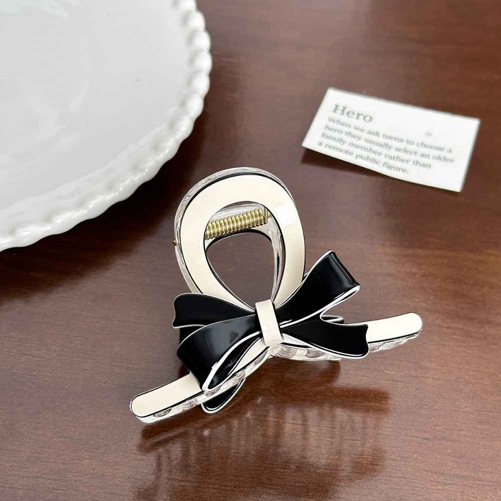 하우매니 벨라 리본 포인트 집게핀 8cm 7,900원