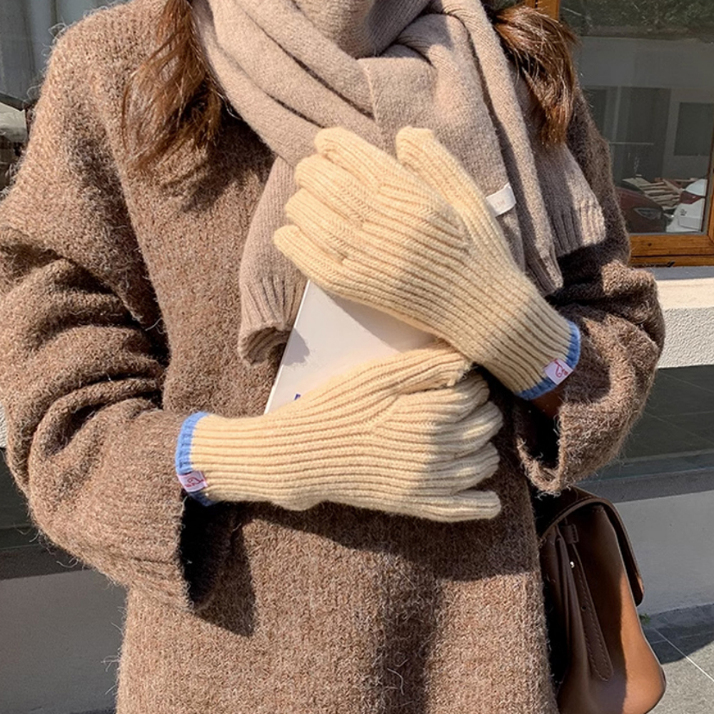 어뮤즈 니트 투톤 핑거홀 장갑 10,500원