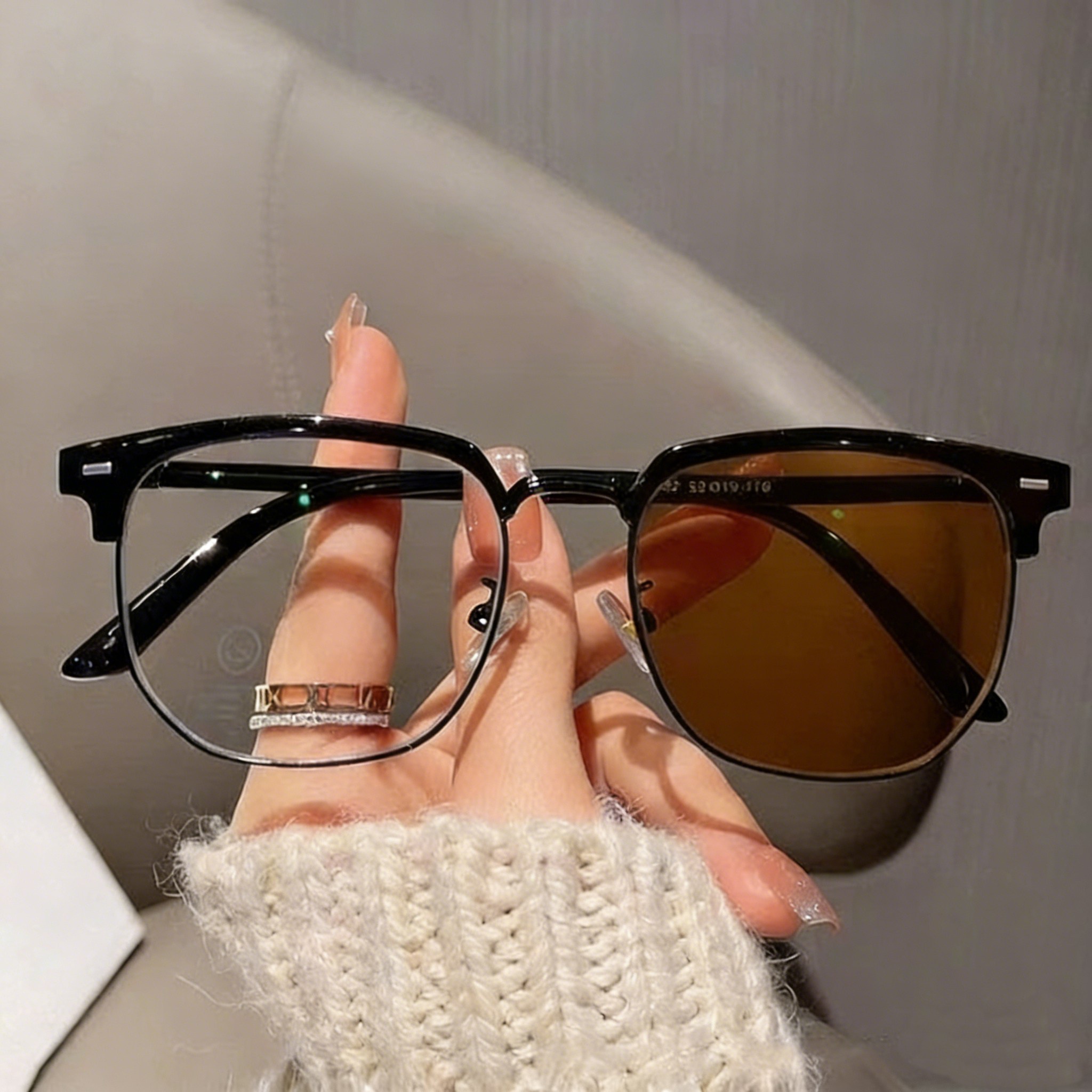 WHH 남녀 공용 안경테 UV 변색 선글라스 합금 블루라이트 차단 안경 14,760원