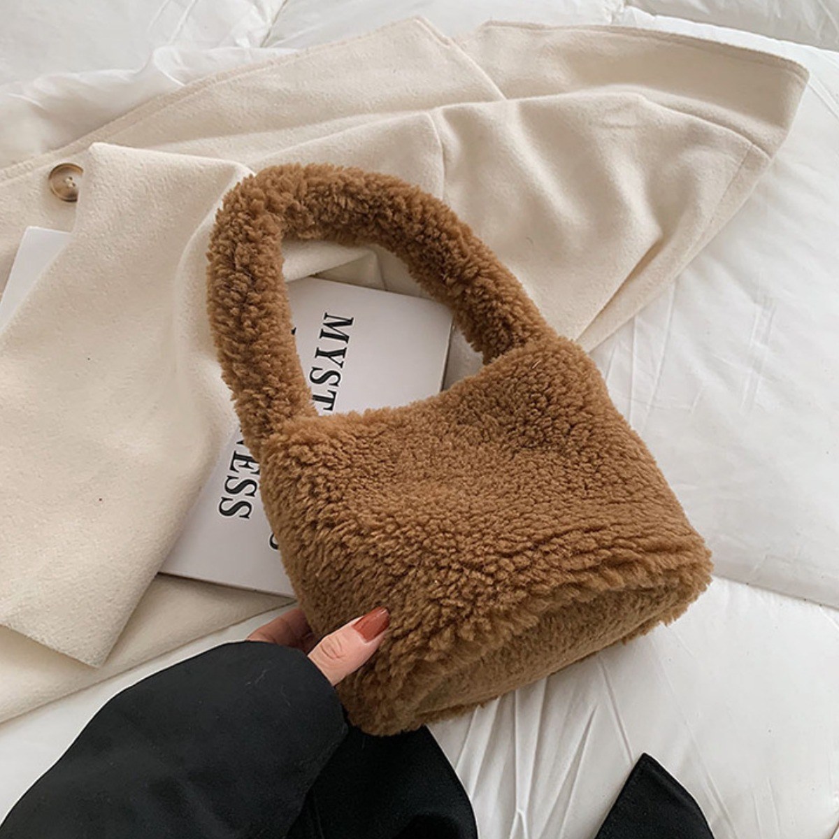 뽀글이 미니백 에코퍼 양털 토트백 16,900원