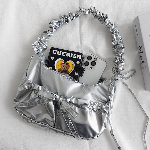 담찌마켓 여성 미니 에나멜 반달 투웨이 레더 탑핸들 크로스백 DZ3432 21,800원