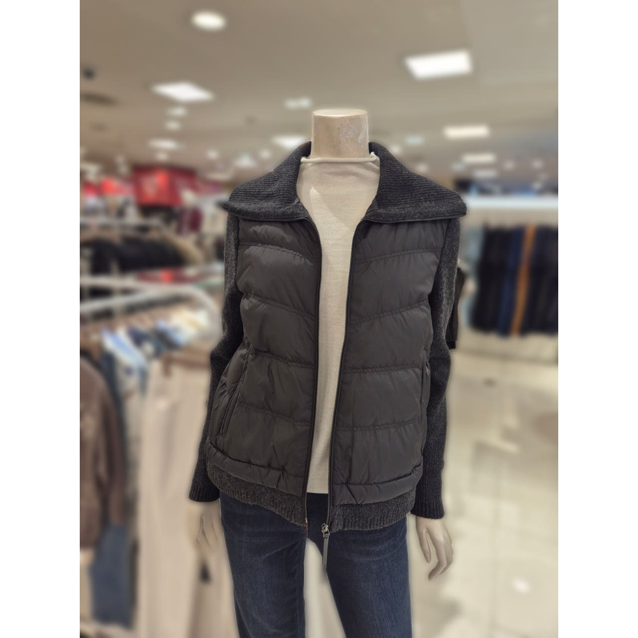 올리비아로렌 여성니트패치다운점퍼 블랙 VVBKD4W9381H 119,000원