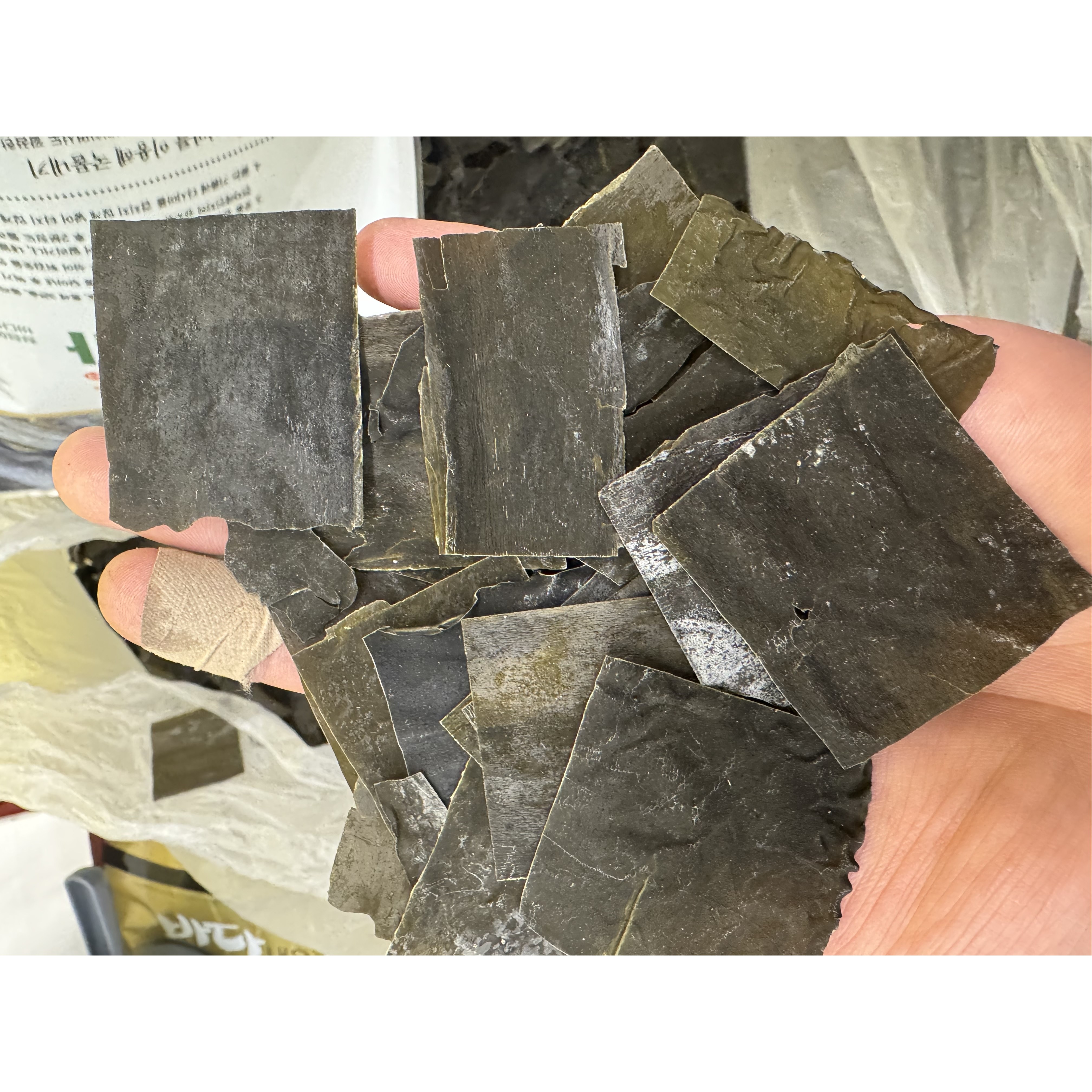 갯마을상회 자른 조각 사각 다시마 파지 1KG 11,400원