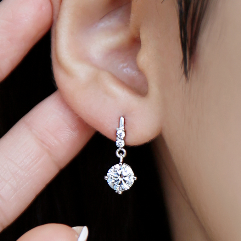 GRA인증서 엑설런트등급 모이사나이트 1캐럿 925실버 솔리테어 드랍 다이아 귀걸이 99,000원