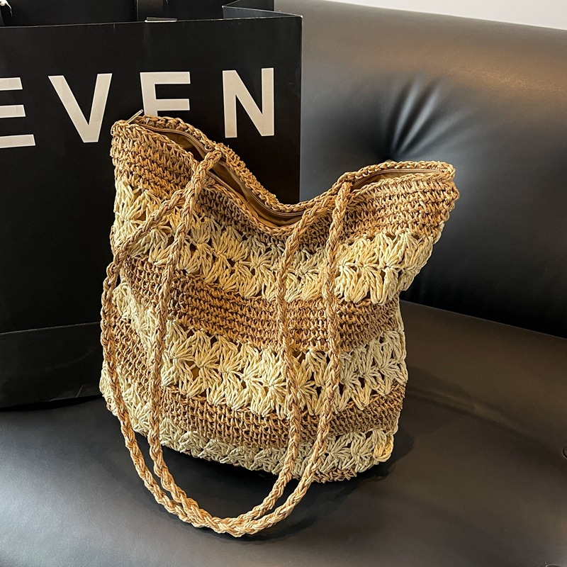 히야린느 꽃패턴  투톤 라인 라탄 숄더백 19,900원