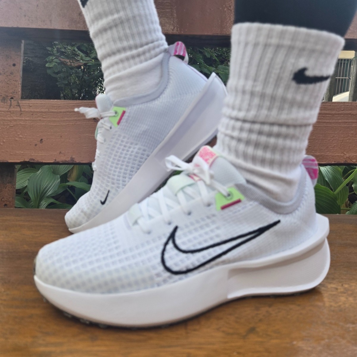 나이키 여성 런닝화 인터랙트 런 발편한 운동화 패션양말 증정 94,000원