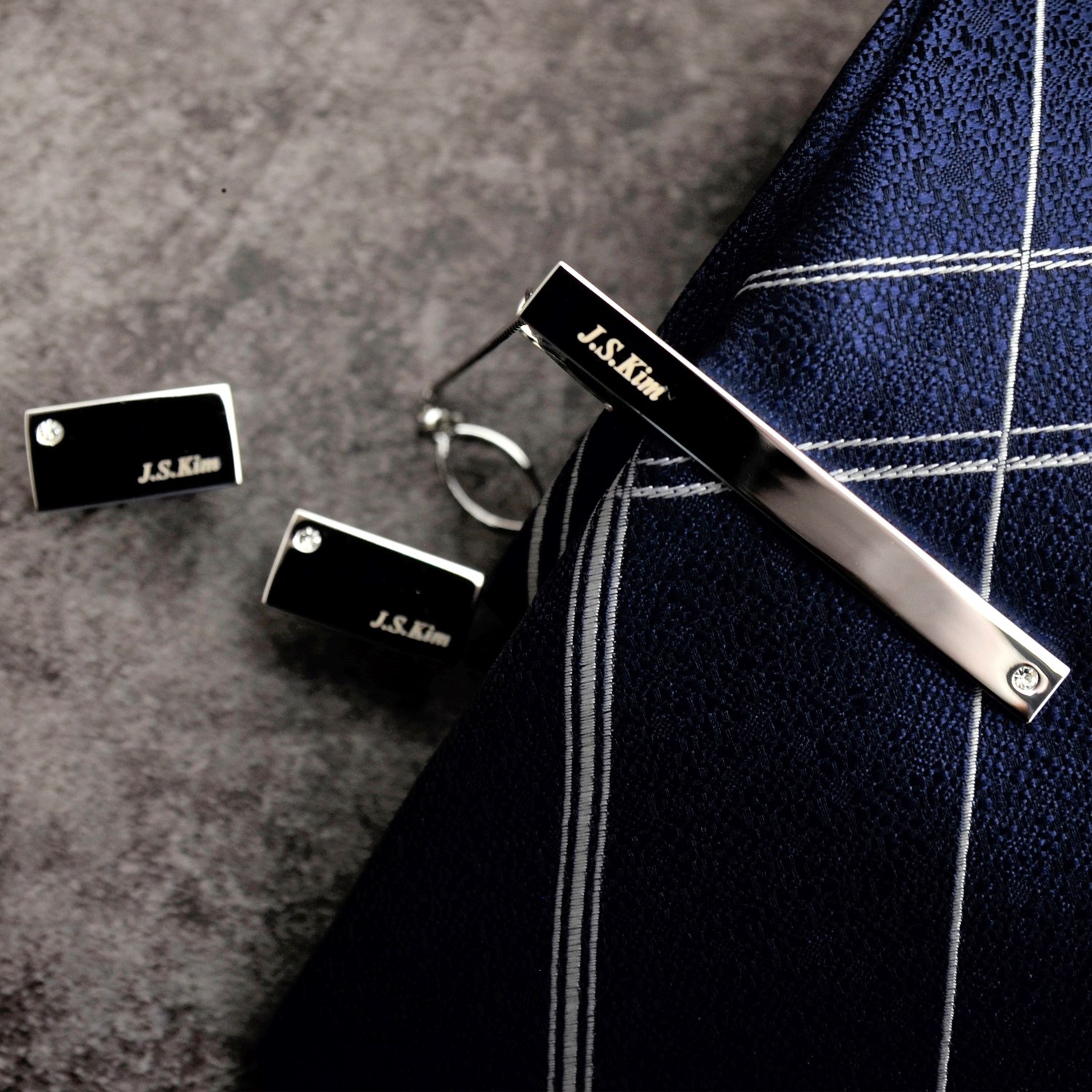 디포나인 탄생석 이니셜각인 넥타이핀 커프스버튼 세트 39,500원