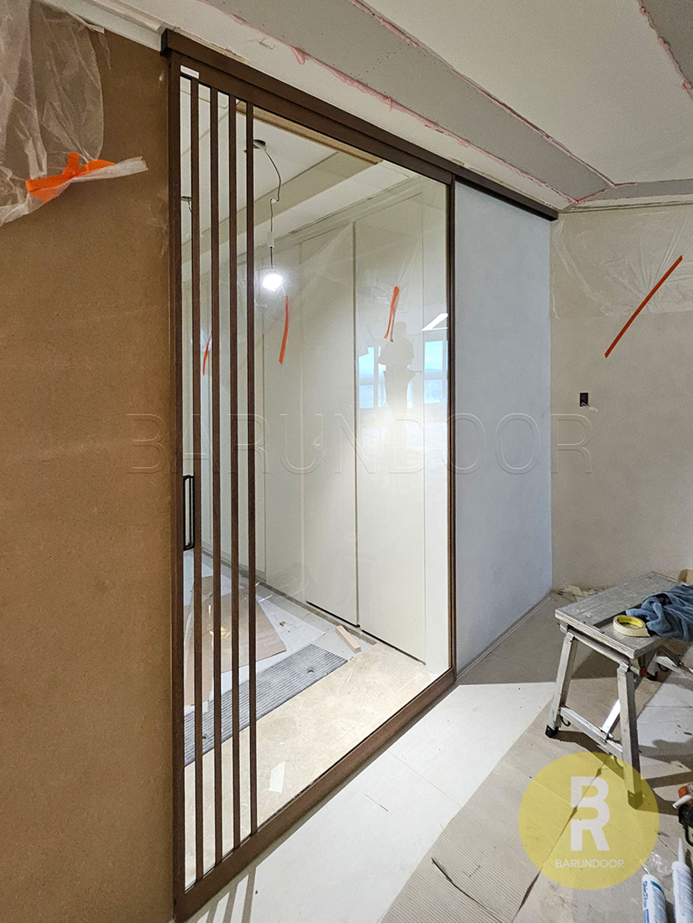 68번 원슬라이딩중문 띠분할형 영림PW966-1 투명강화유리 // 현관중문,시공비포함,소음차단,반려견안전,맞춤제작,아파트빌라중문 895,000원