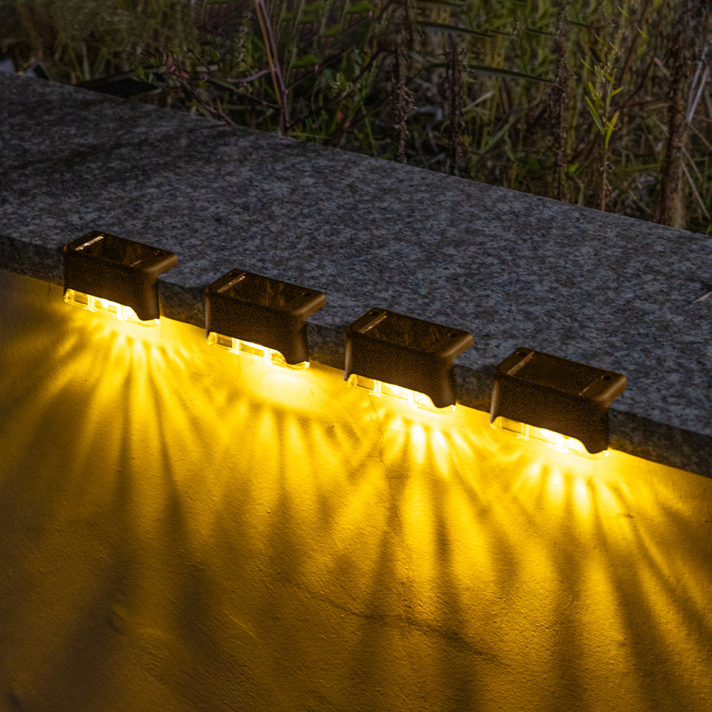 루아즈 밝은 태양광 LED 계단 조명 야외정원등 4p 5,830원