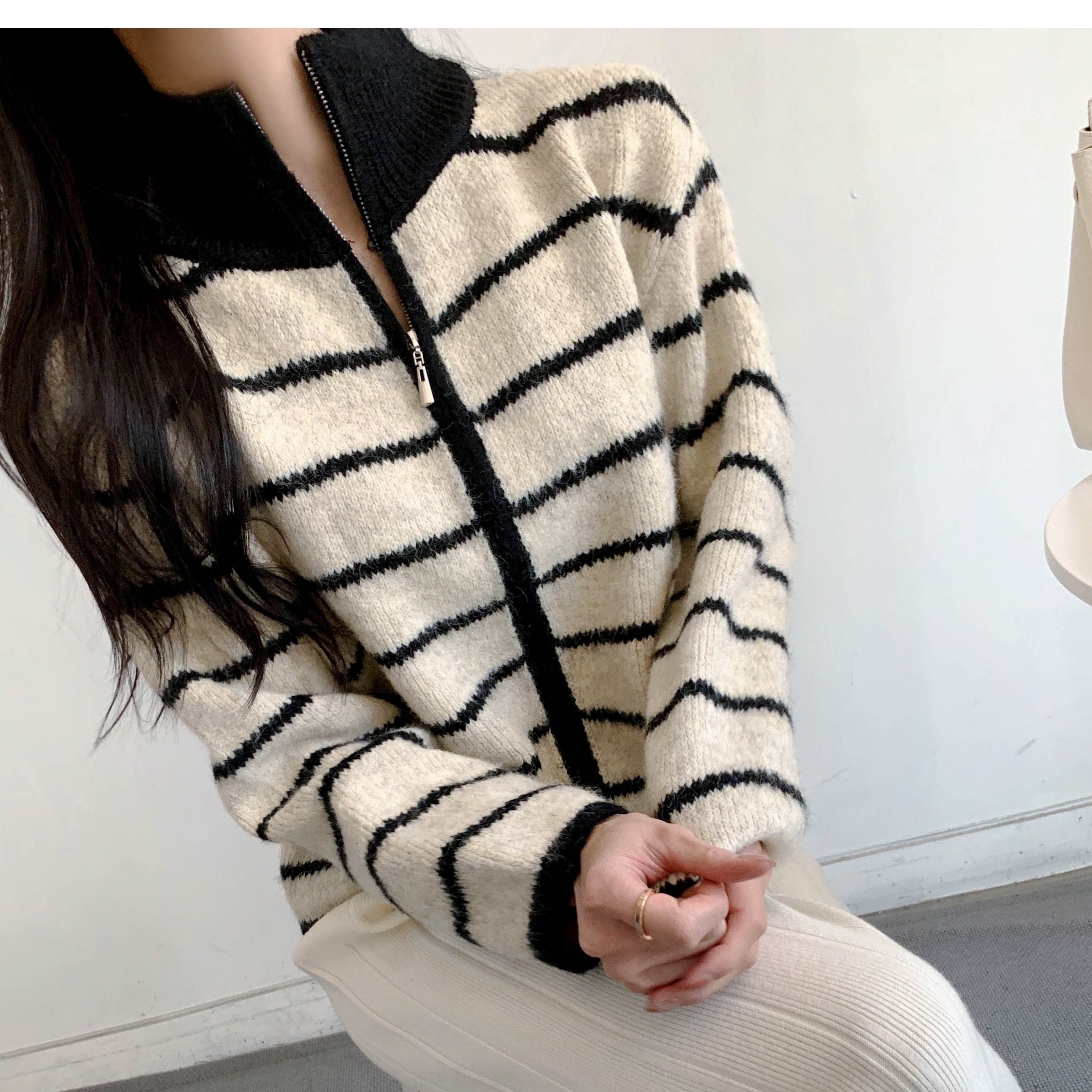 [마켓제이MARKETJ] 울함유 스트라이프 배색가디건(3col) 33,900원