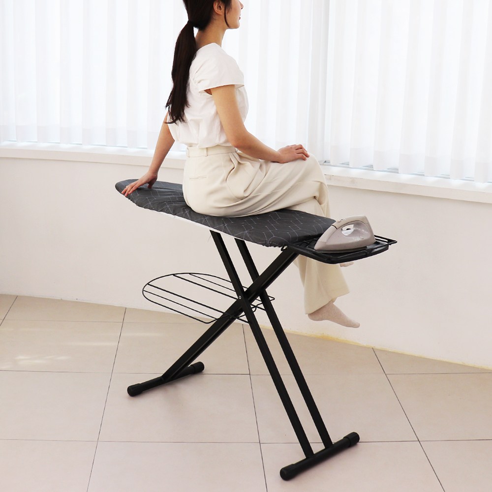 묵직한 이중 사각 파이프 다리로 제작해 흔들리지 않는 호텔 스탠드 입식 다리미판 프리미어룸. hb, 다크그레이 49,000원