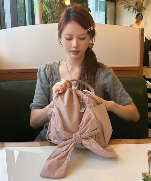 마이쉘 MYSHELL 리보니 매듭 토트백 35141TT 146,300원