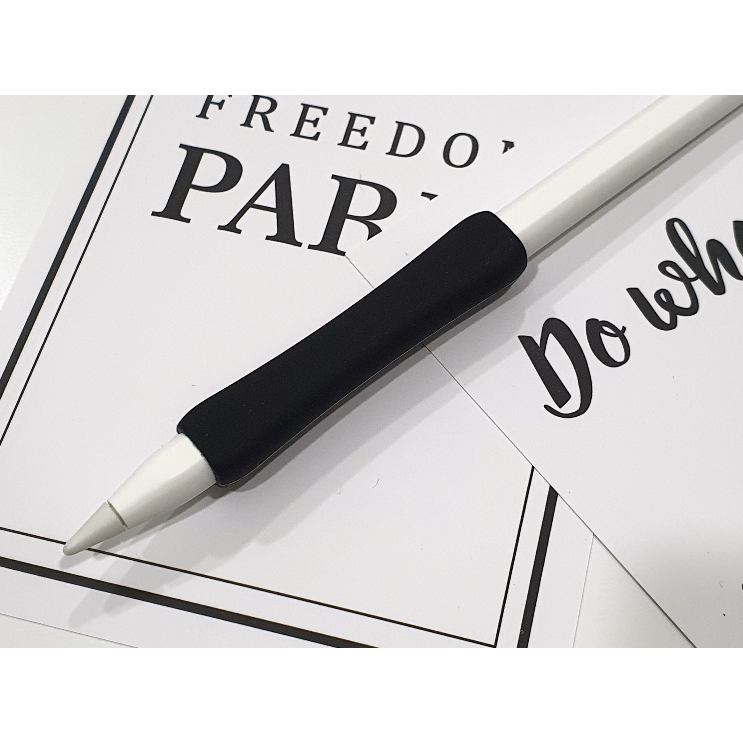 룡샵 무료 [배송] 그립홀더 애플펜슬 곰돌이 2세대 당근 냥이 연필 곰돌이 가죽 실리콘 케이스 호환 교체 펜촉 촉 캡홀더 악세사리 분실방지 뚜껑 아이패드 아이펜슬 팁 커버 고양이 2,790원