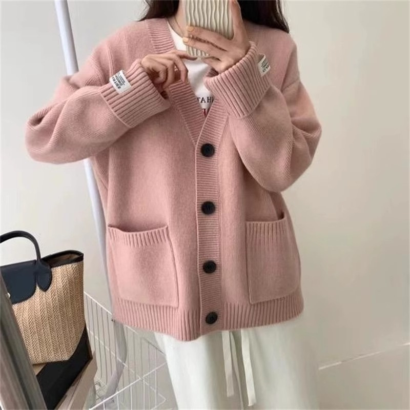 MINA STYLE 오버핏 브이넥 니트 가디건 루즈핏 단추 여밈 포켓 긴팔 데일리 여성용 아우터 29,900원