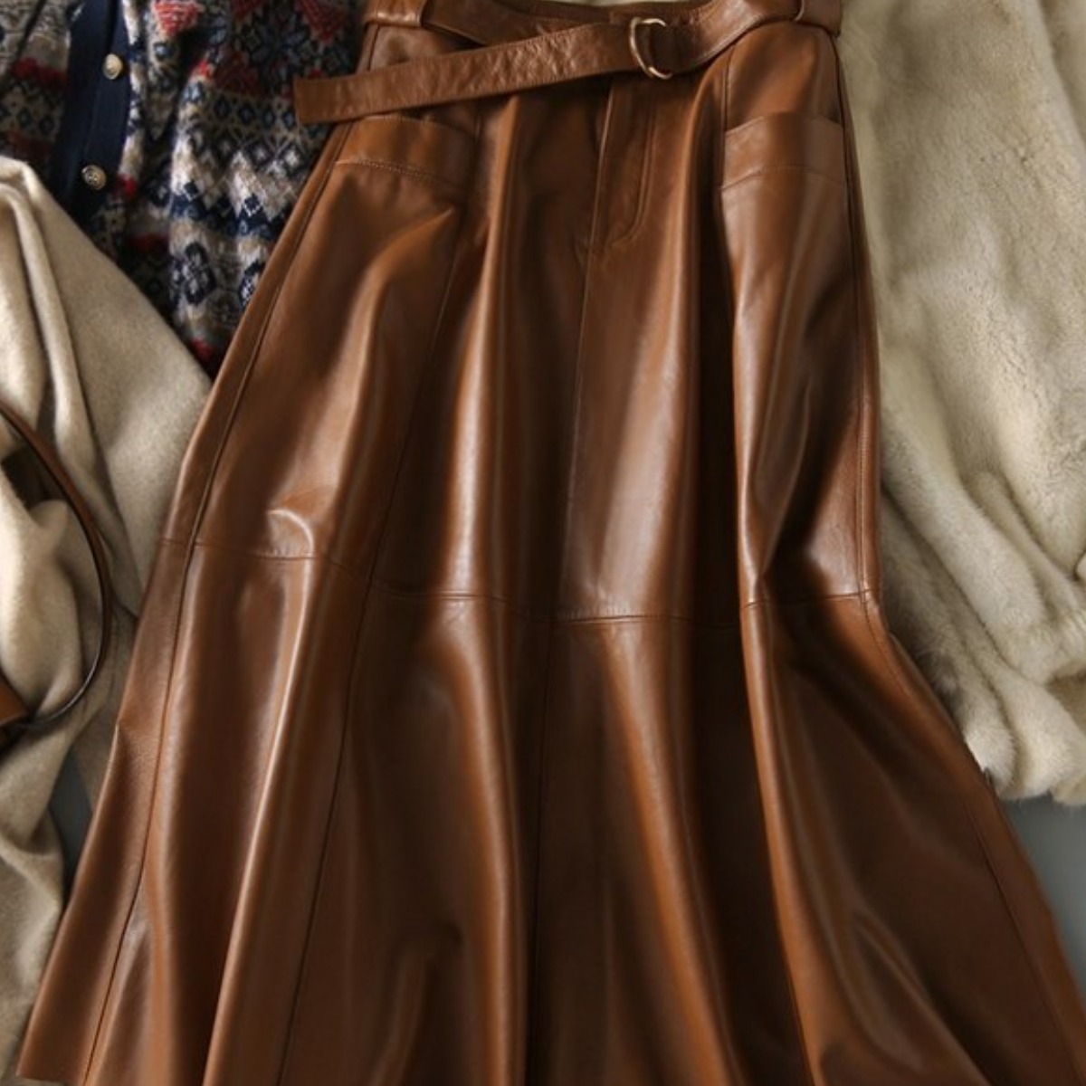 베루라 가죽스커트 롱스커트 밀라우스커트 57,900원