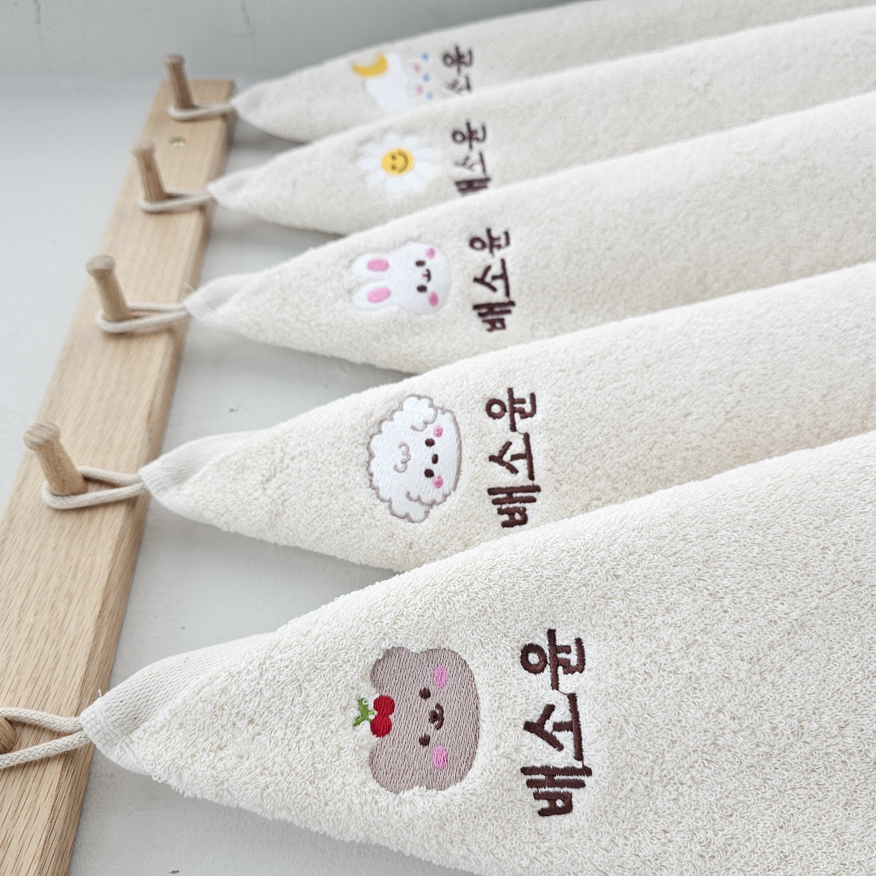 쁘띠맘 무염핸드타올(5장) 어린이집수건 40수 코마사 이름자수 고리수건 네임수건 타올 수건 유치원수건 영신타올 27,100원