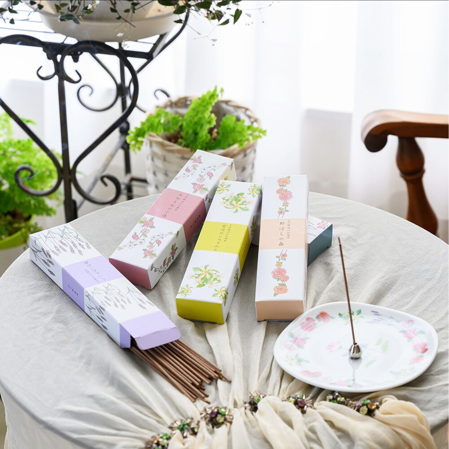 천연정유 5종 일본 감성 플라워 인센스 슬림 스틱 수면 명상 힐링 선물세트, 3연꽃 18,900원