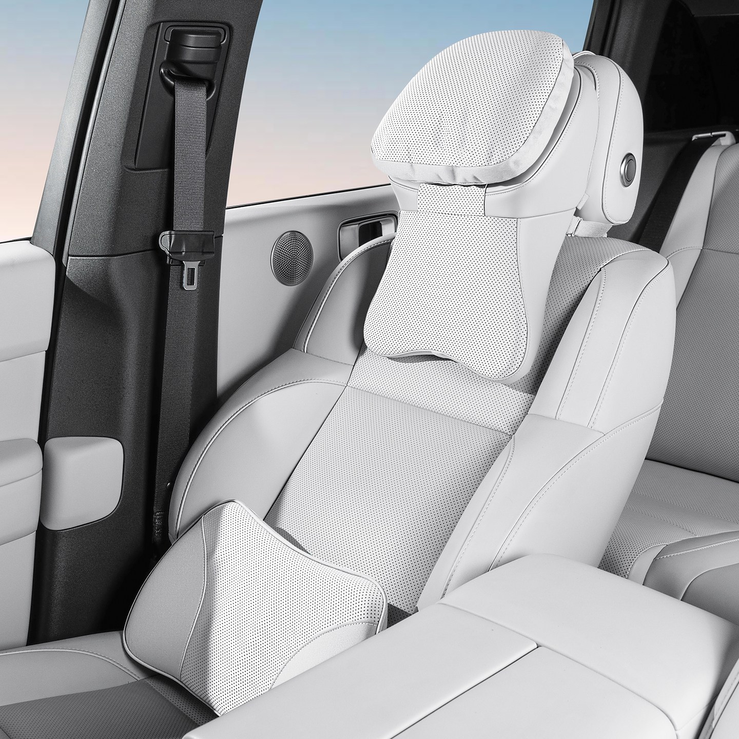 차량용 목쿠션 허리쿠션 프리미엄 스웨이드&가죽 혼용 원단 목 보호 쿠션 사계절 공용 통기성 타공 차량용 시트 등받이 쿠션 36,650원
