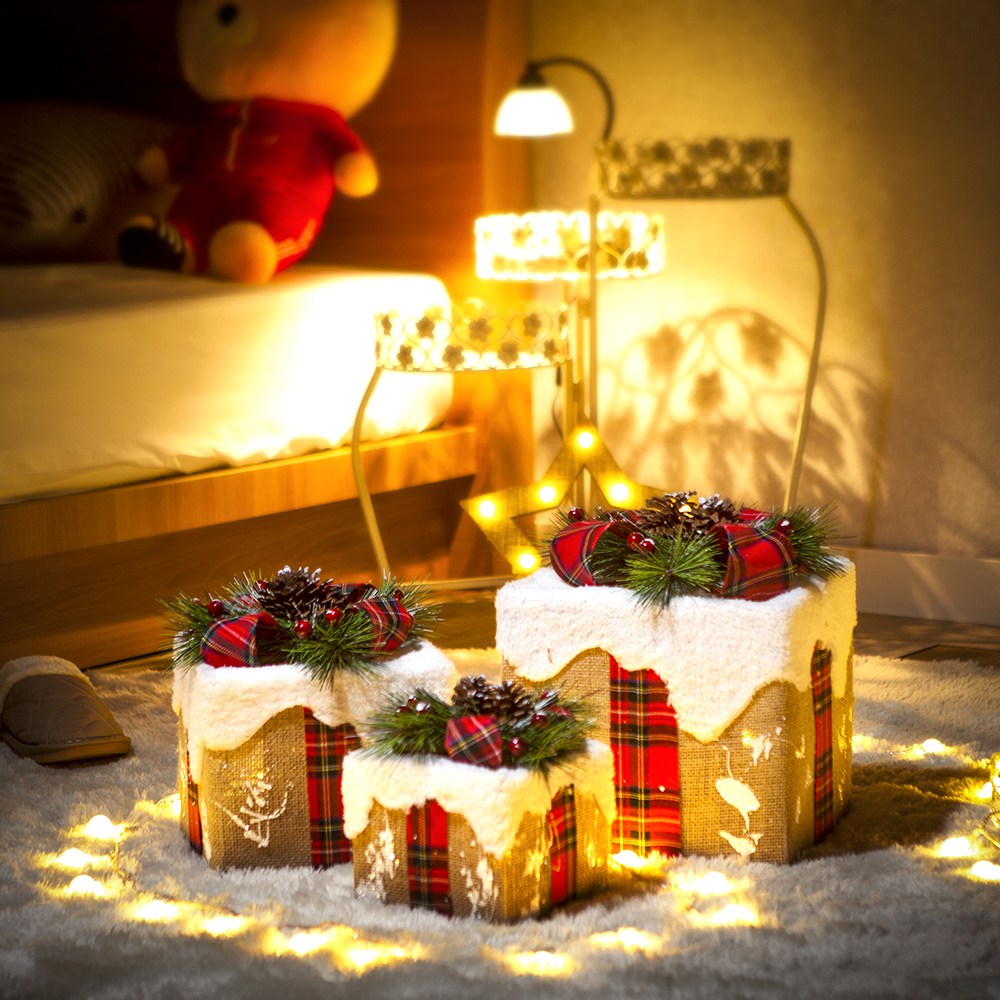 뽀뽀스토어 크리스마스교회장식 눈쌓인 빨간 리본 선물상자 3종세트 46,000원