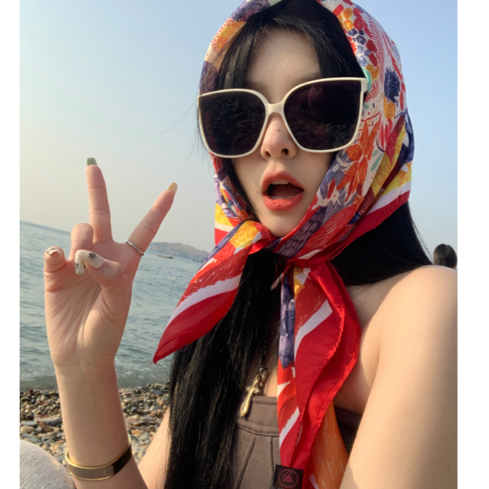 EHLIVE 레드 스카프 머리두건 연예인 반다나 빅사이즈 SNS핫템 간절기아이템 18,580원