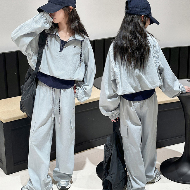 나나키즈 여아 봄 가을 레터링 자수 크롭 반집업 초등생 긴팔 상의 초중생 하의 카고 긴바지 주니어 세트 초등생 상의+하의 (77713) 44,800원