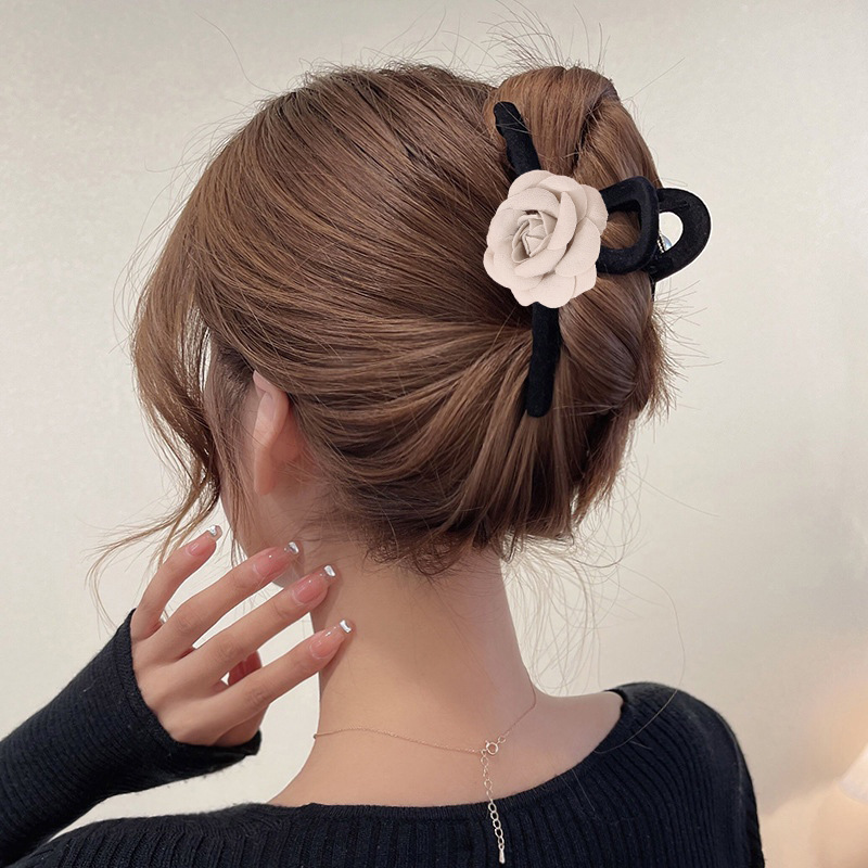 미다미 [2P세트] 카멜 벨벳 플라워 집게핀세트 17,900원