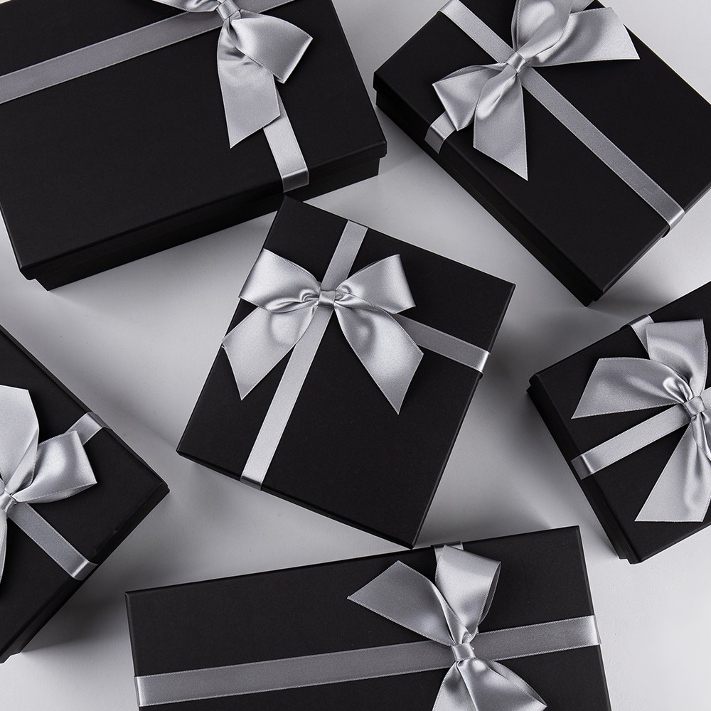 [와니유니] 고급 리본선물상자 핸드메이드 블랙 싸바리박스 기프트박스 답례품포장박스 실버리본 18 사이즈, 1개, 실버리본 4,080원