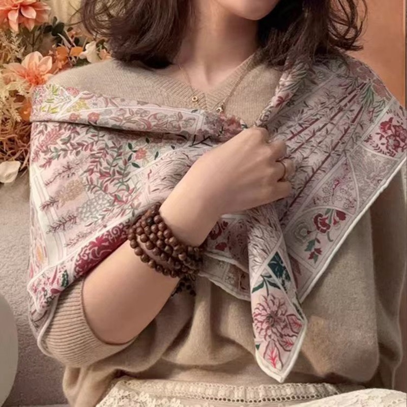 문예적인 양면 꽃무늬 양모 스카프 데일리 여성 쁘띠 사각 실크스카프 머플러 (우아한 스타일, 패션 있는 여성의 겨울철 필수 아이템) 44,800원