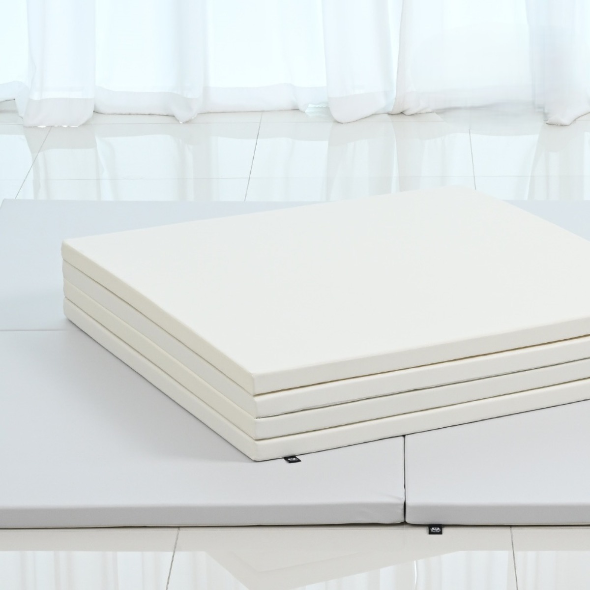 논슬립 유아매트 아기 놀이방 거실 복도 층간소음매트 폴더매트 비피프렌즈, 그레이, 현재가 73,500원