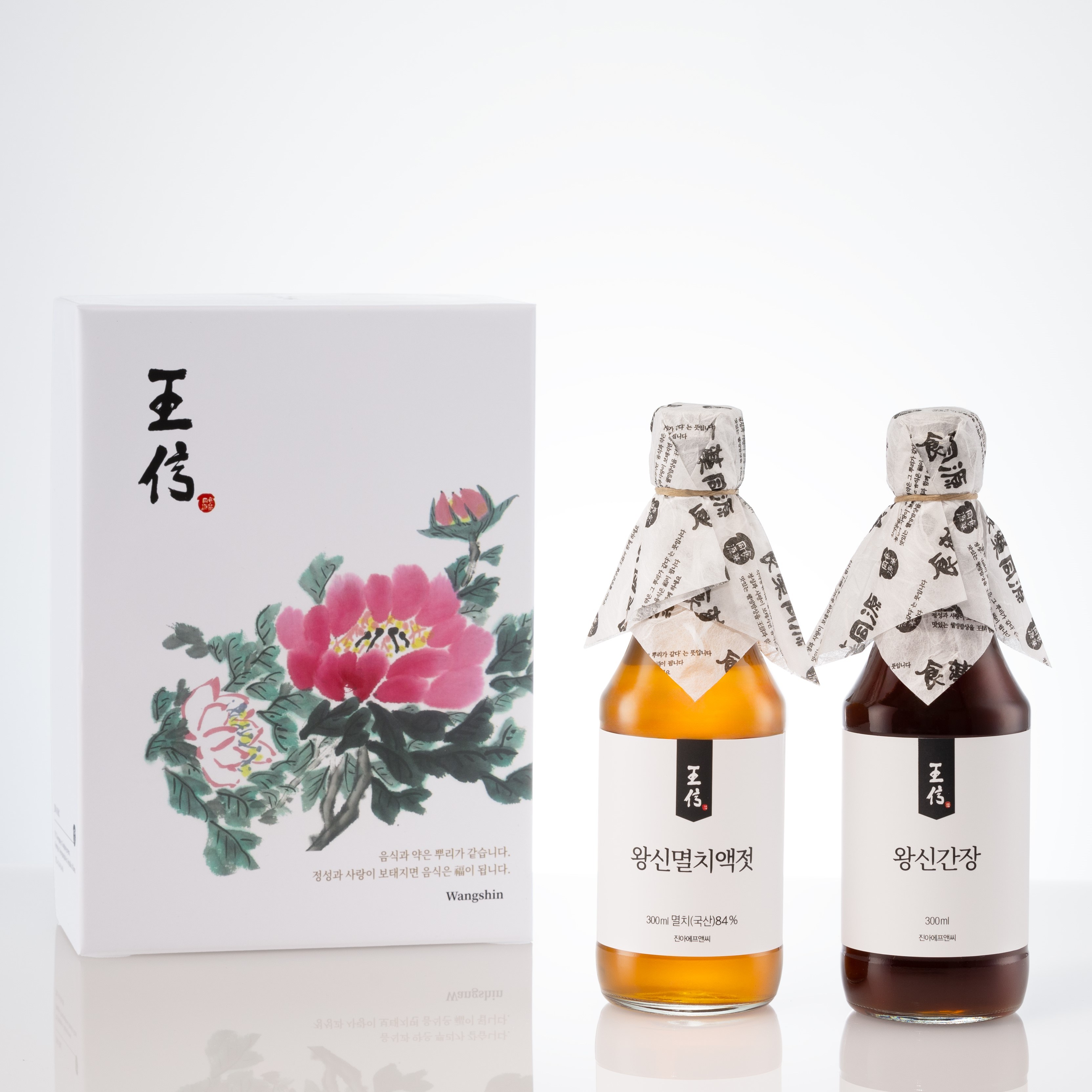 [왕신] 정성과 건강이 깃든 목단선물세트(왕신멸치액젓+왕신간장 300ml) 장독 발효 국내산 멸치와 신안 천일염, 1개, 1.42kg 52,170원