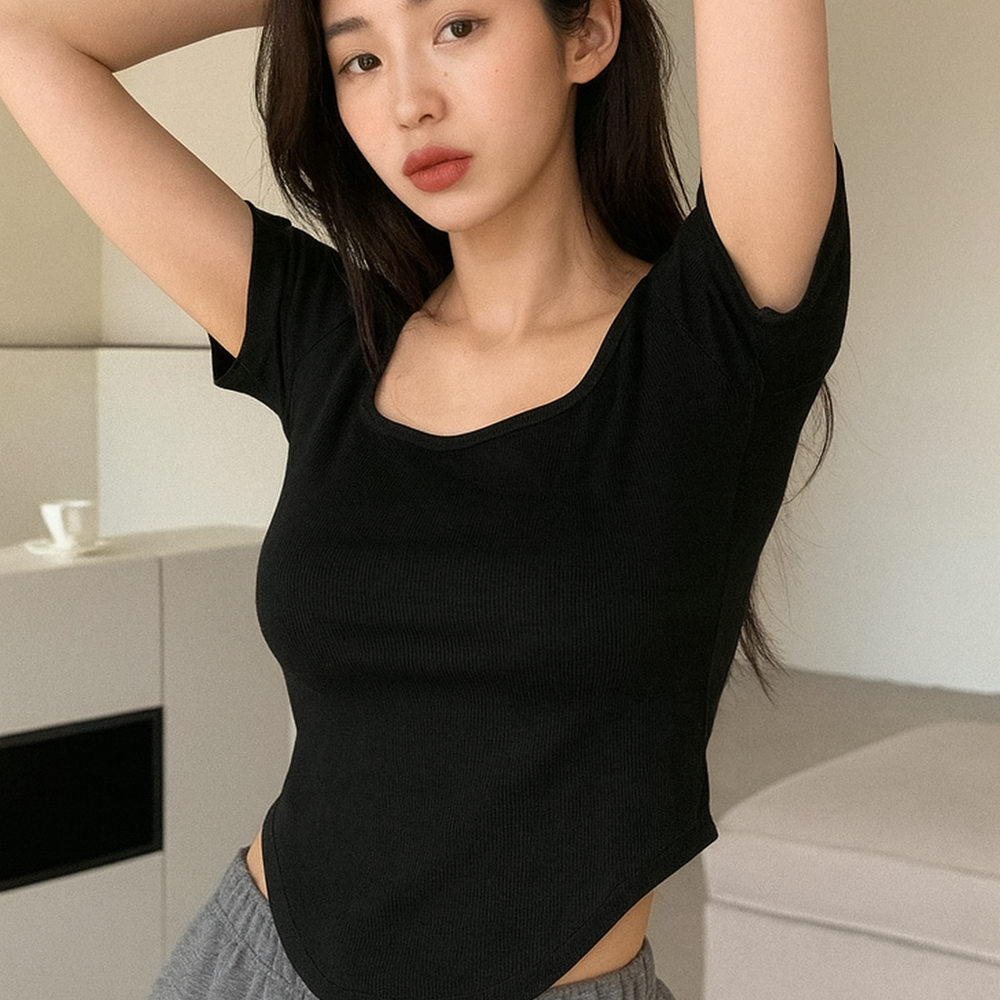 하우박 꾸안꾸 스퀘어넥 허리잘록 밑단굴림 슬림핏 반팔티셔츠 13,800원