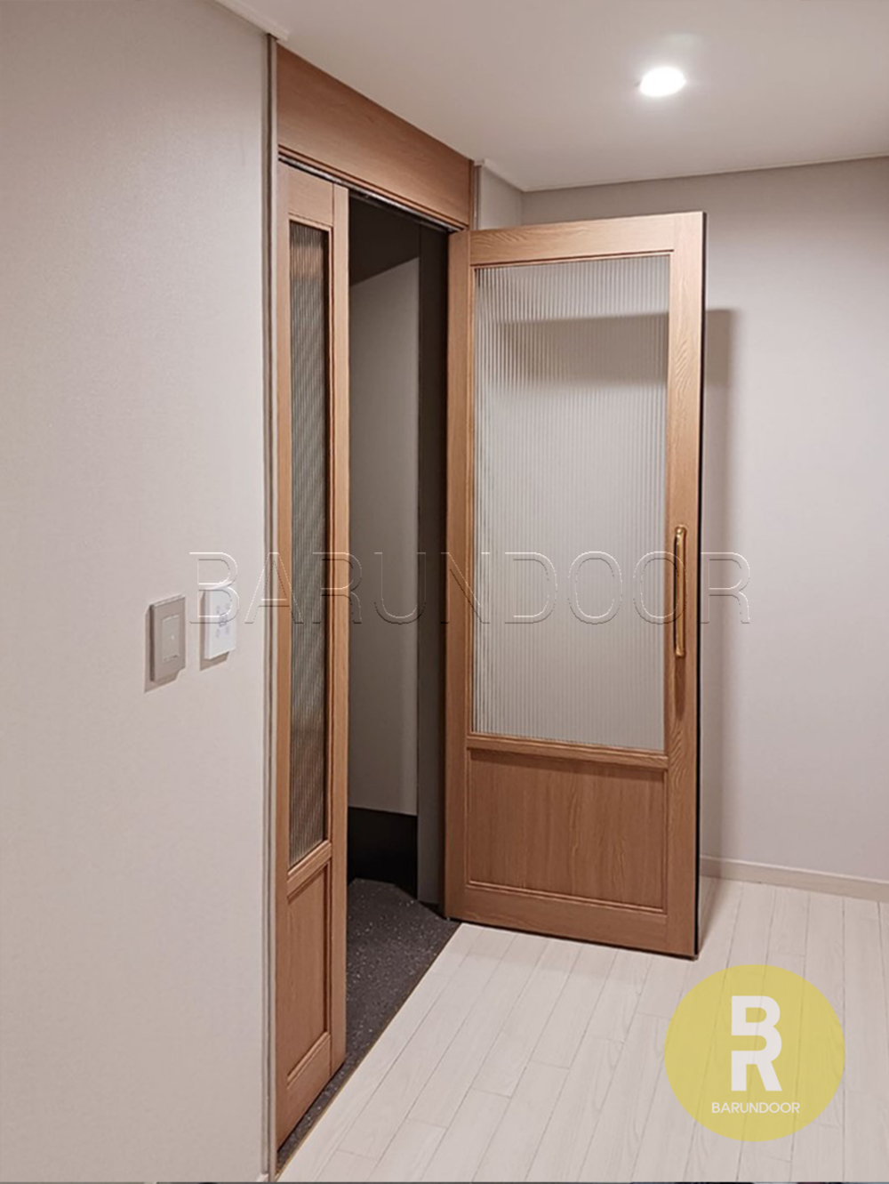 47번 비대칭양개스윙중문 고시형 우드 모루세로강화유리 // 현관중문,시공비포함,소음차단,반려견안전,맞춤제작,아파트빌라중문 1,060,000원