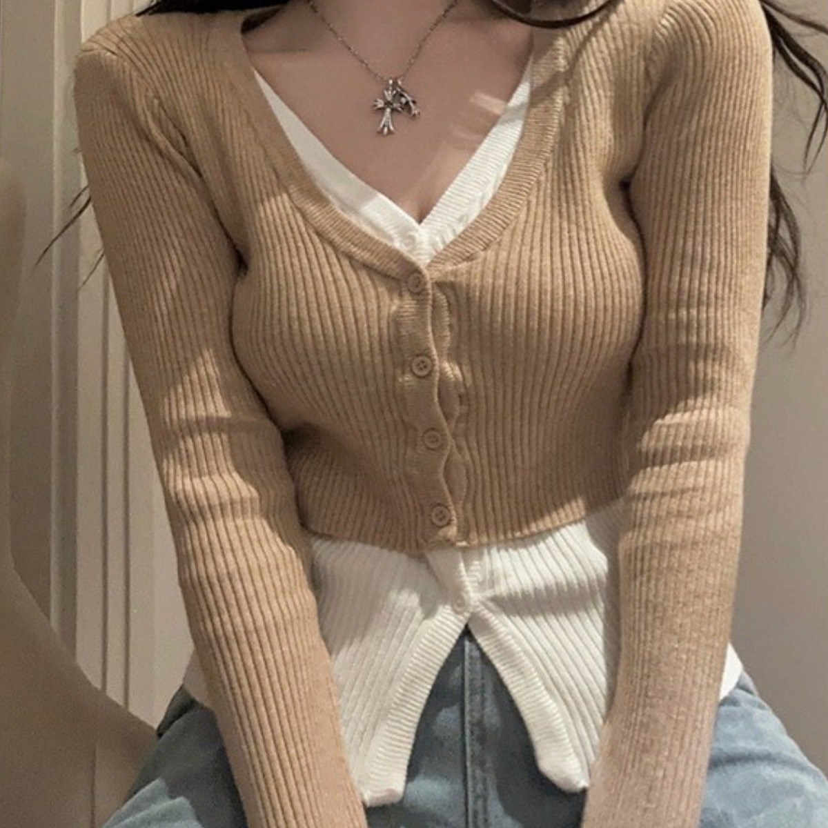 에이스 여성 레이어드 배색 골지 브이넥 크롭 니트 가디건 24,900원