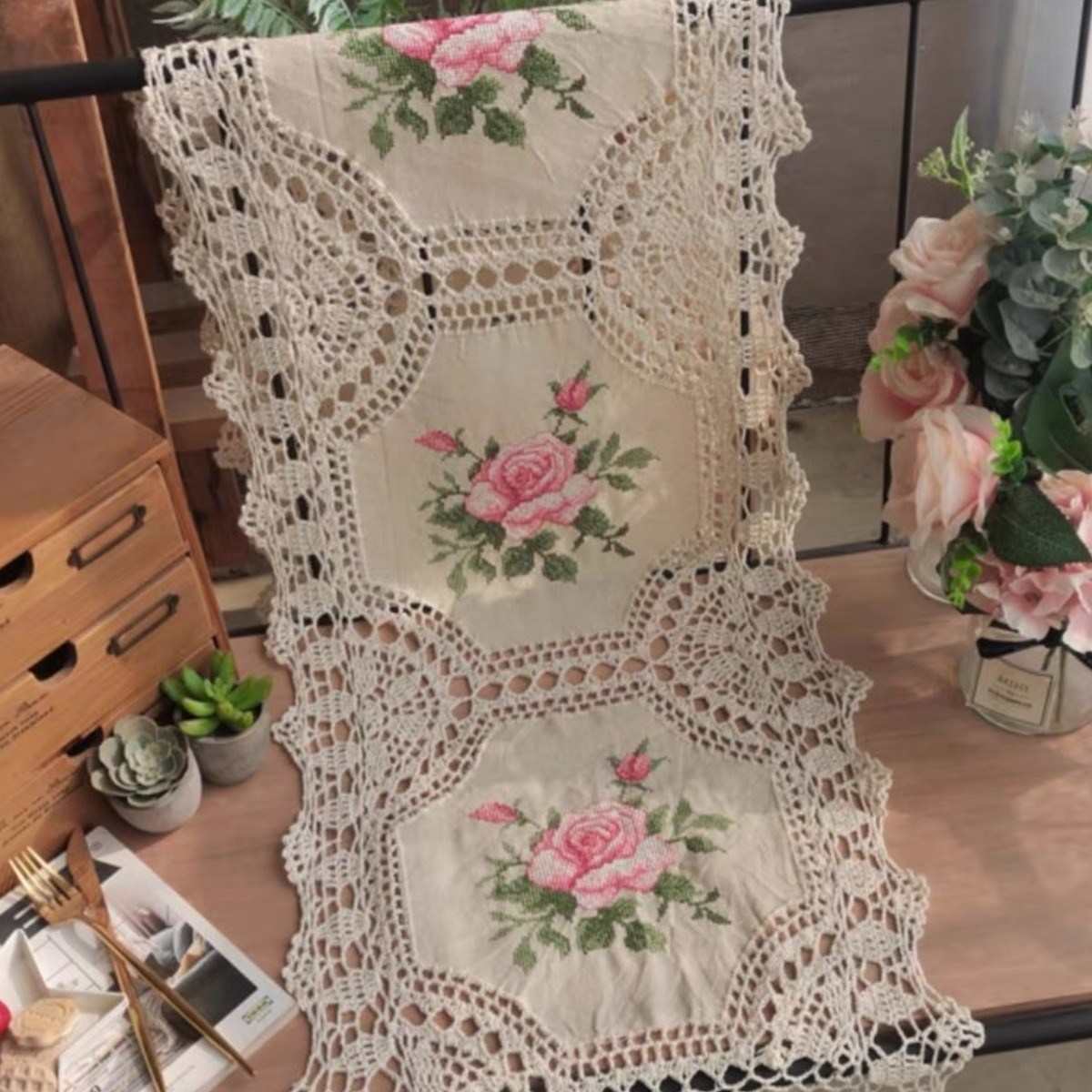 순수공업 십자수 예쁜 플라워 테이블 매트 크로쉐 테이블 러너 29,900원