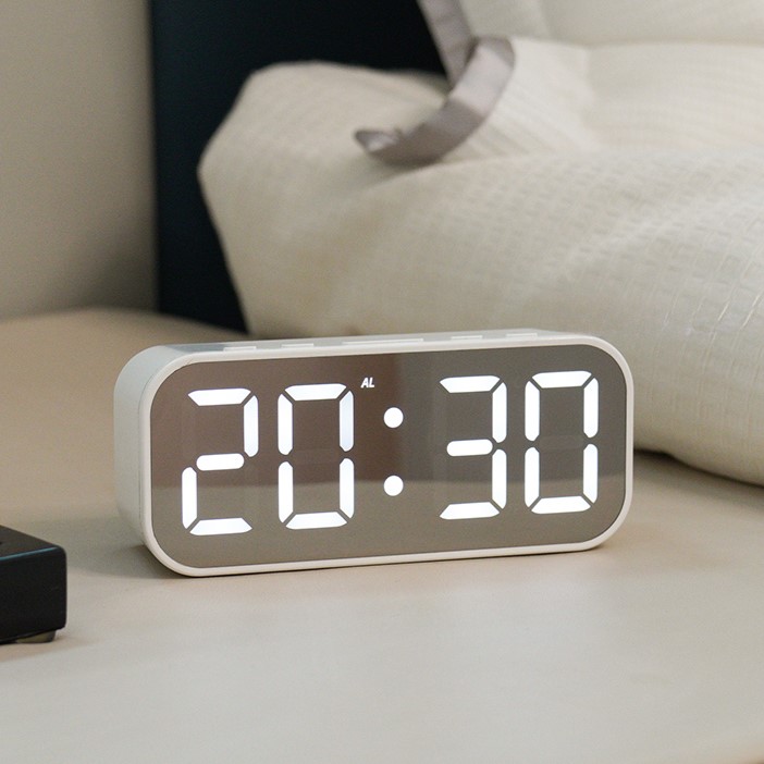 홈플래닛 LED 빅미러 탁상시계 7,990원