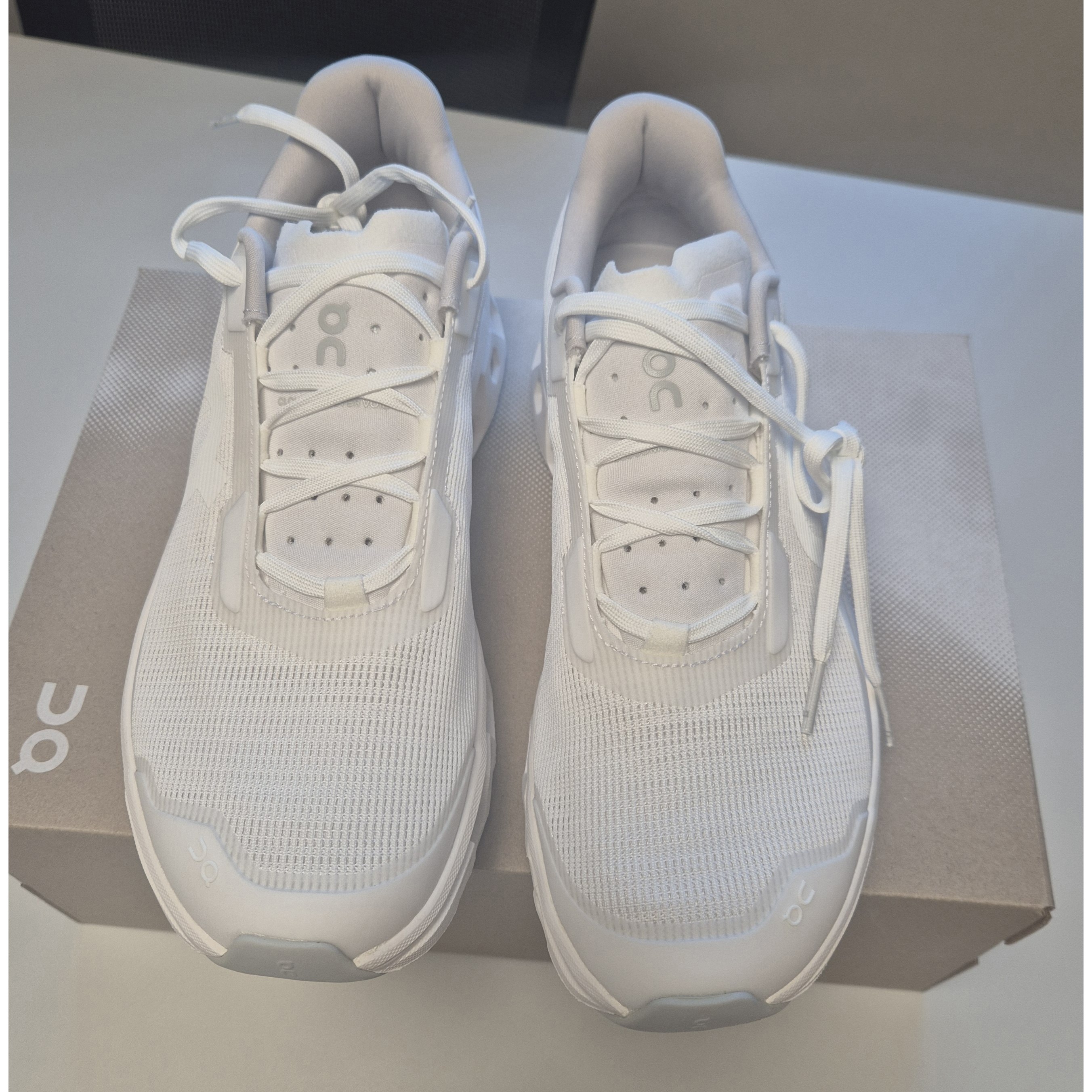 On 클라우드몬스터 보이드 화이트 3가지 사이즈 260,000원