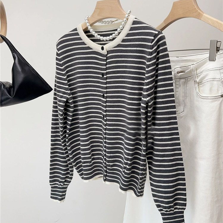 여성 라운드넥 스트라이프 가디건 2color 14,300원