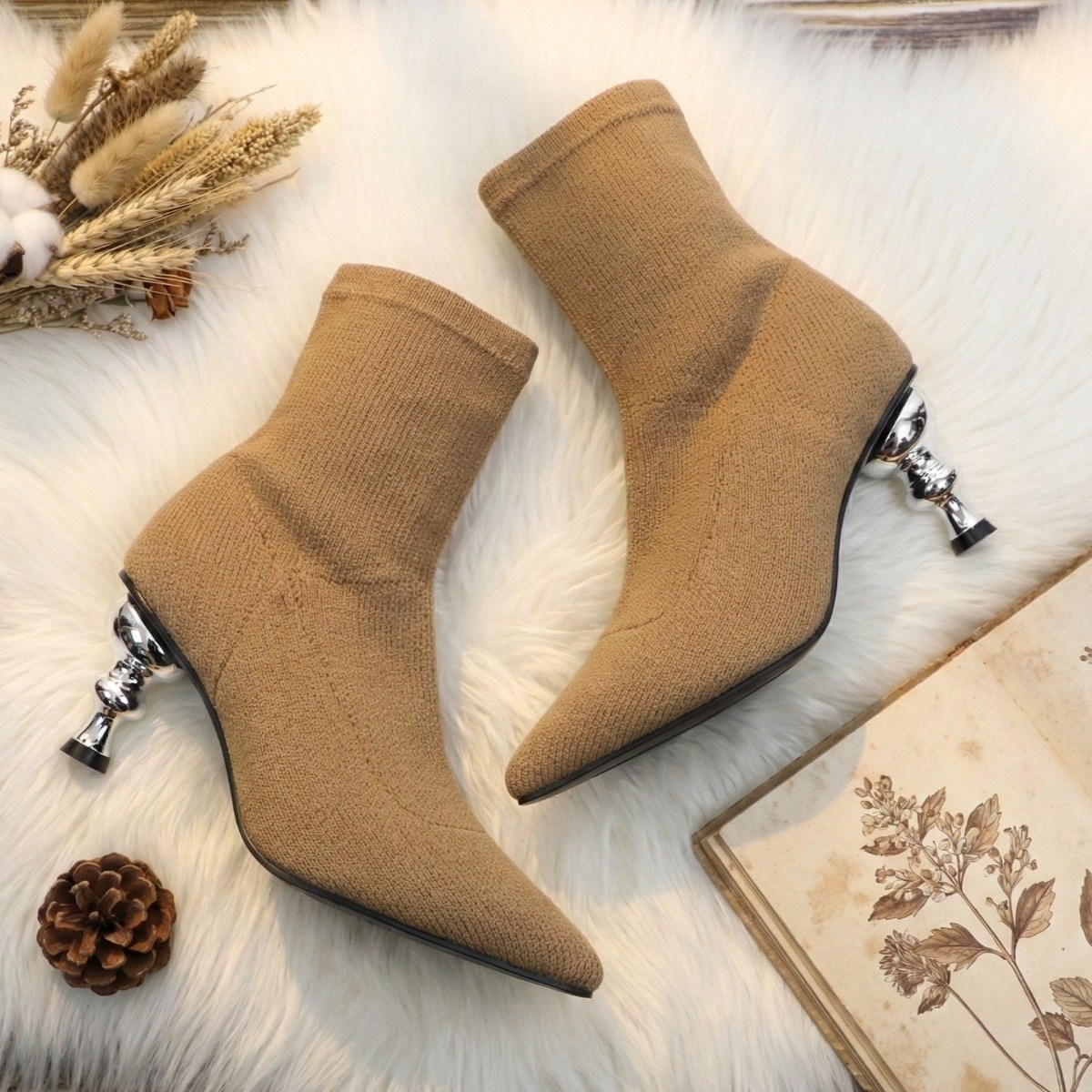 조은킹 율이에 B538 베이지 여성 데일리 미들굽 니트 삭스 앵클부츠 99,600원