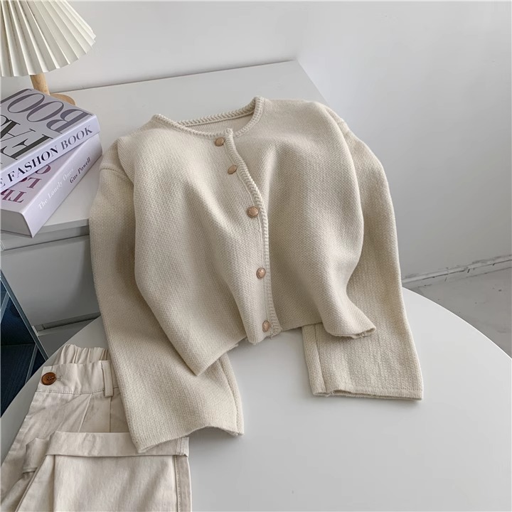 소소온 프렌치 감성 골드버튼 라운드 니트 가디건 29,150원