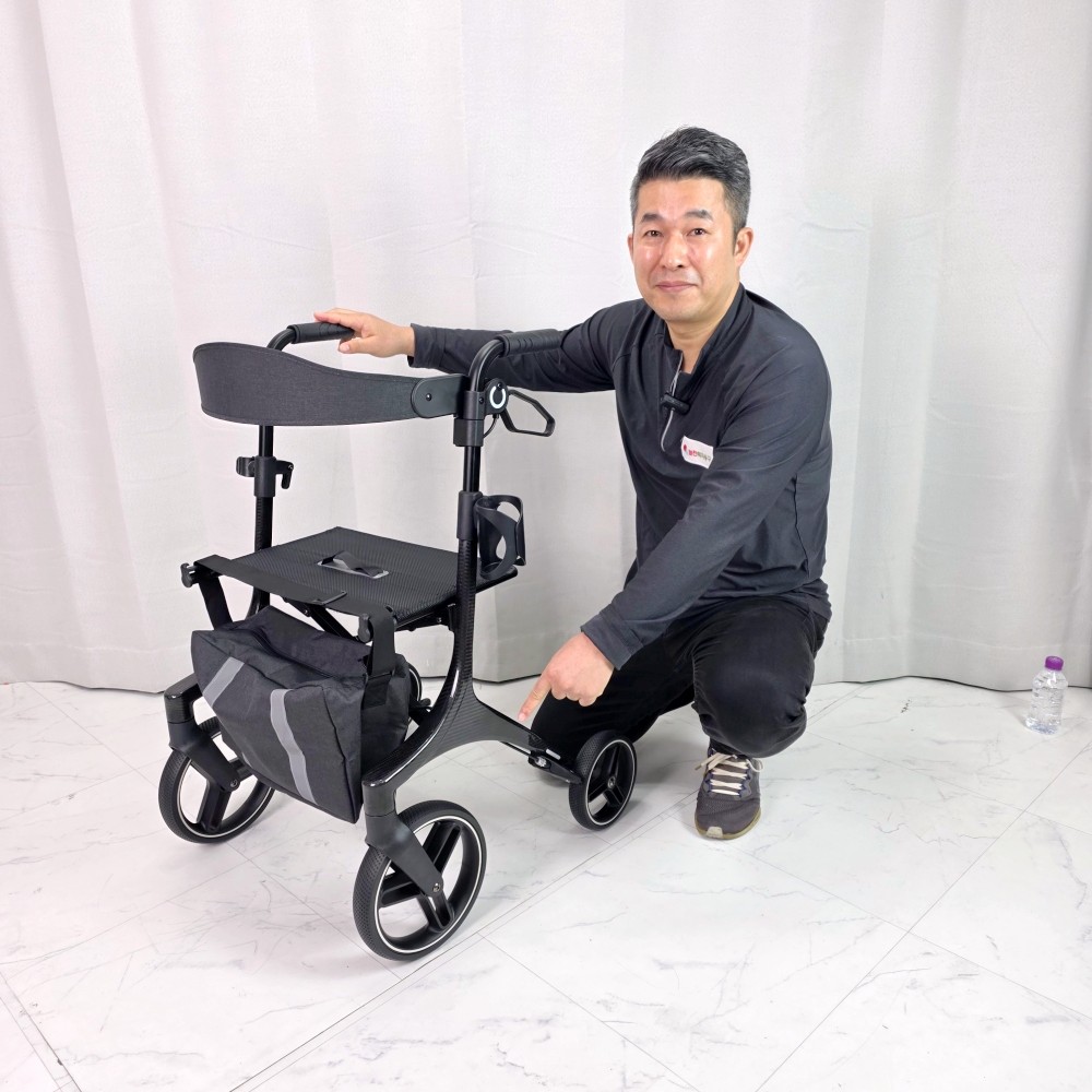 카본 실버카 할머니보행기 고급 ActiveFree OP5 노인 가벼운 어르신유모차 보행보조기 고급형 롤레이터 장기요양등급 복지용구 27,000원