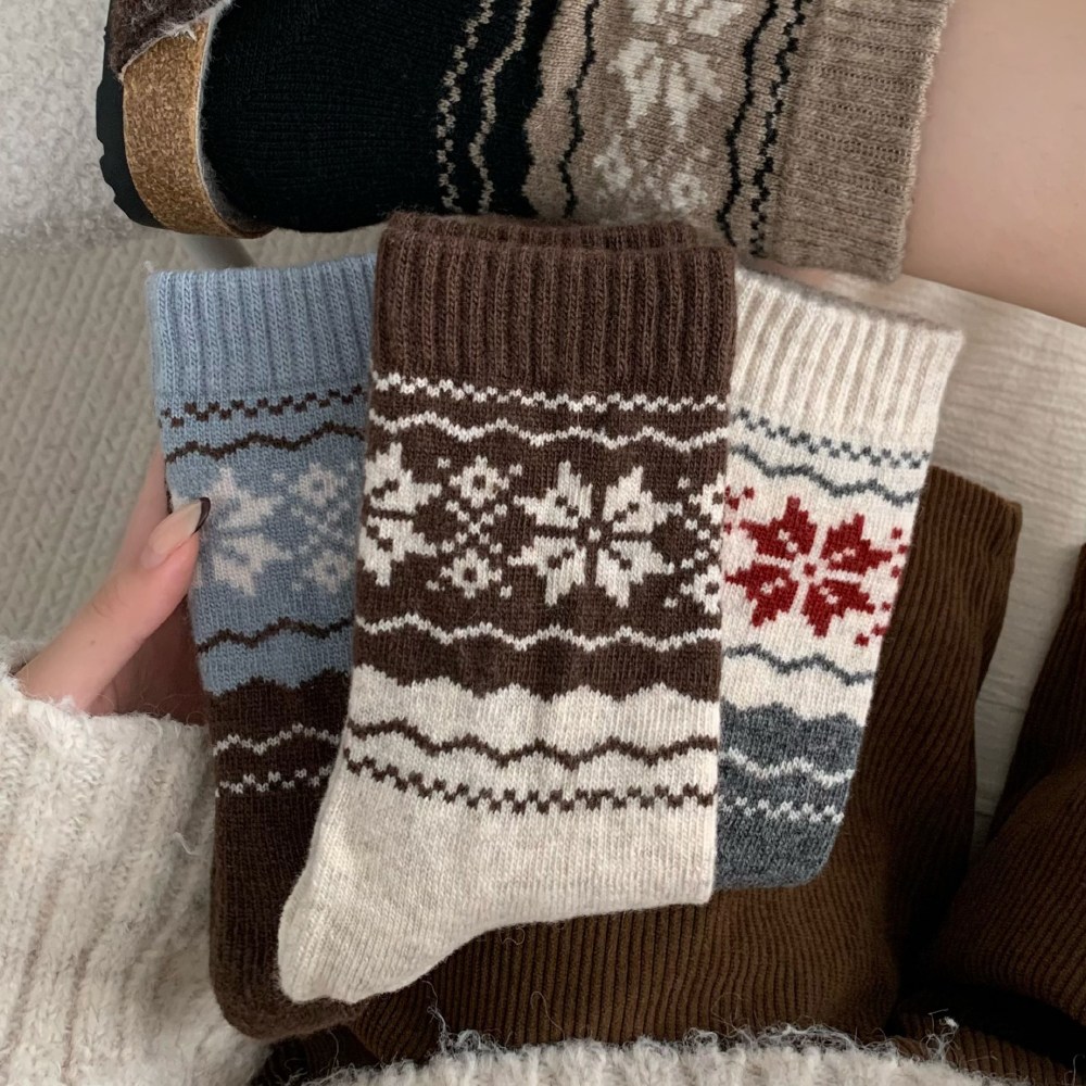 Banjiwu 여성 레트로 울 겨울 양말 패션 장목 양말 중목 양말 순면 양말 보온 방한 용품 4족 세트 8,990원