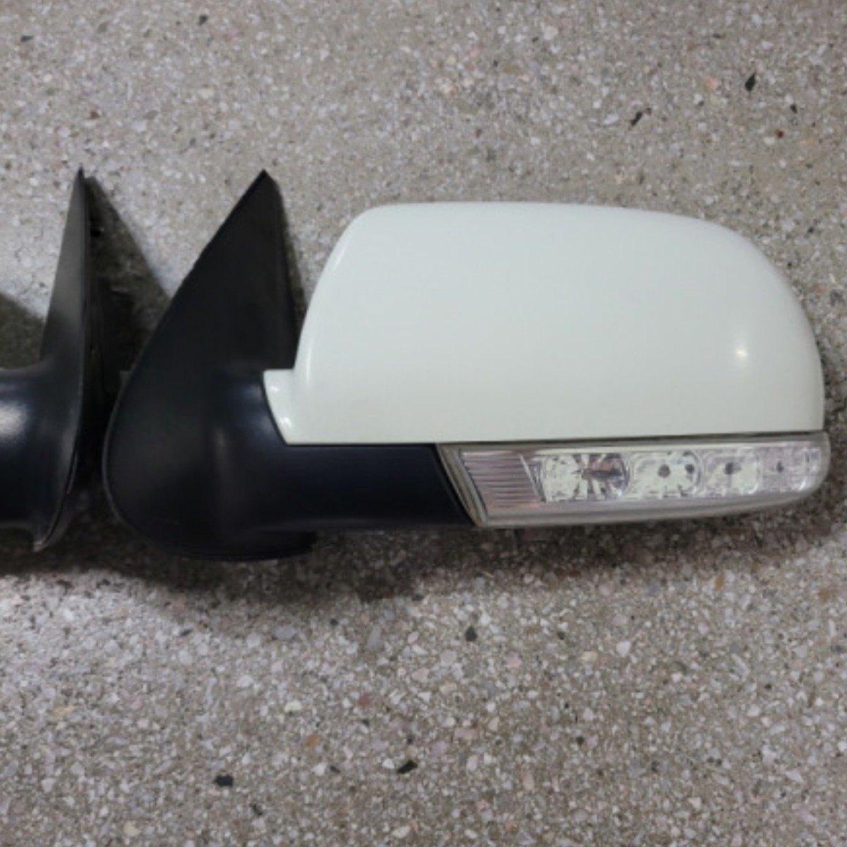 싼타페CM 백미러 싼타페CM 사이드미러 싼타페CM 리어미러 싼타페CM 더스타일 사이드미러 8핀 13핀 중고품 121,000원